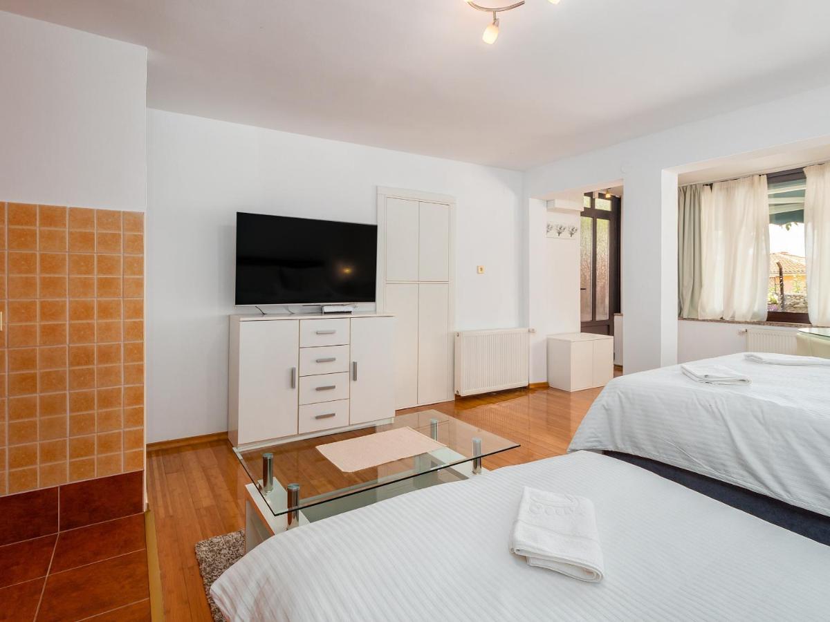 Studio Apartment "Kalina" 550 M From Sea Rijeka Exterior foto